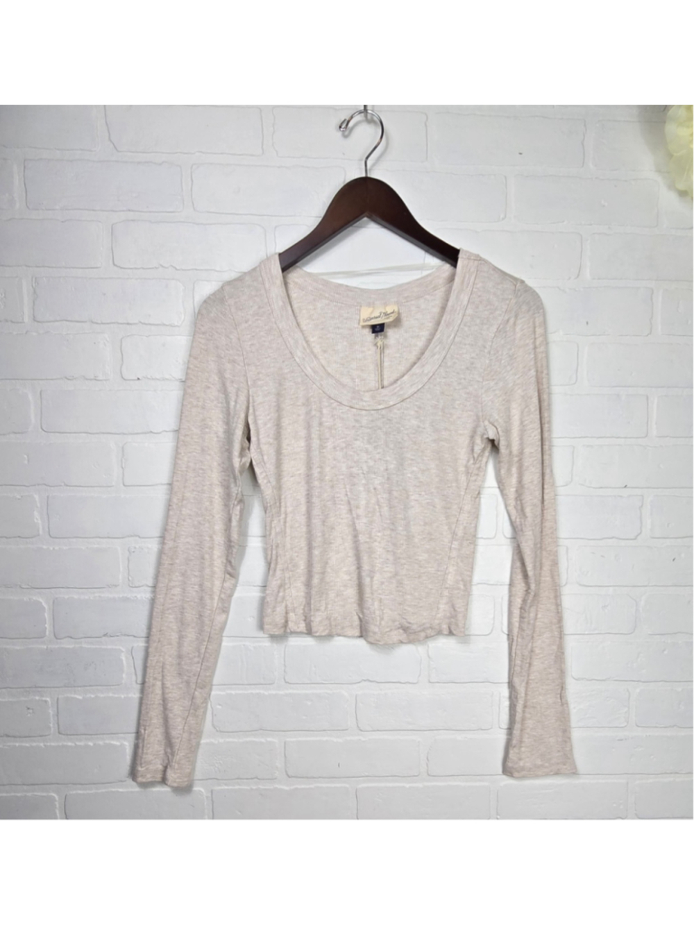 Women's Universal Thread Long Sleeve Tee Medium Beige